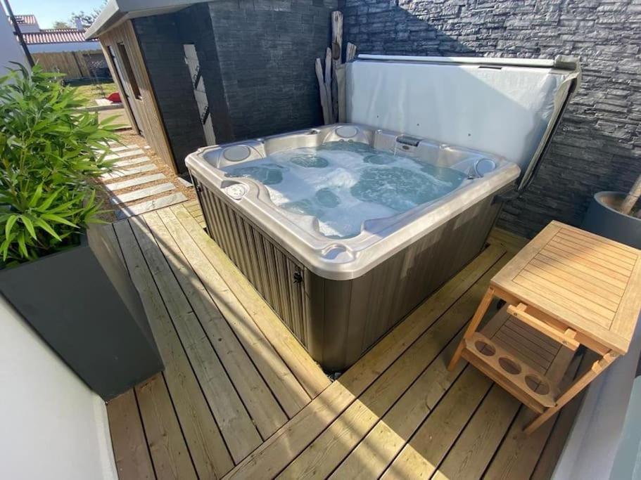 Avec Jacuzzi Proche De La Et Du Centre Villa